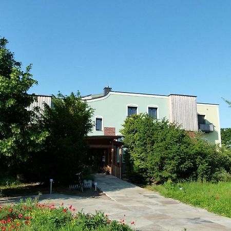 Hotel Haus Monti Maria Lanzendorf Exterior foto